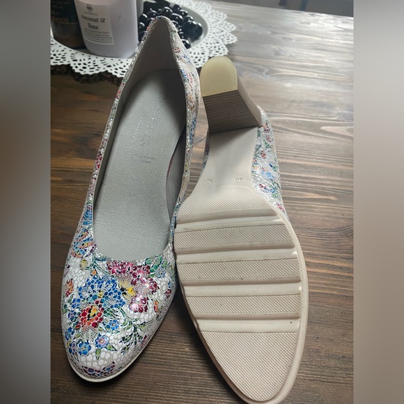 Dorking By Fluchos Pumps multi flower rainbow of colours - Picture 5 of 8